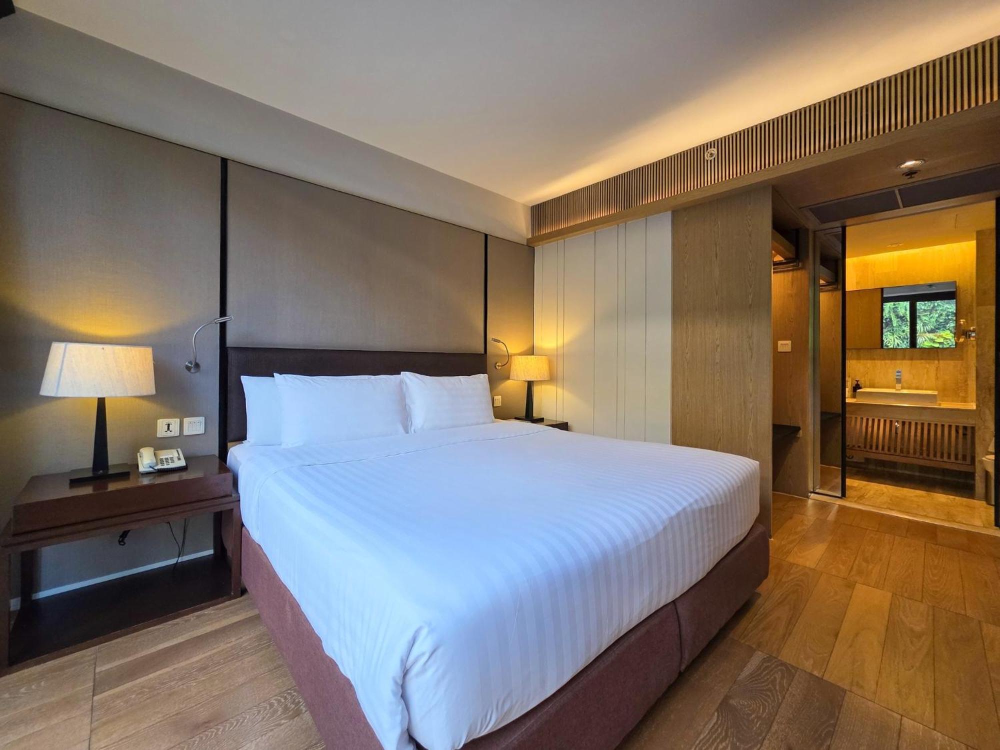 Arcadia Suites Bangkok Exterior photo